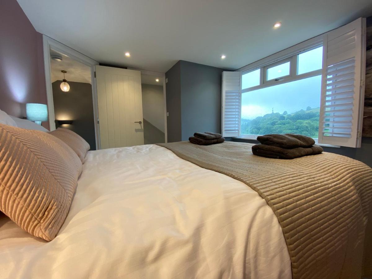 Beautiful 5 Bedroom, Amazing Water & Valley Views Dartmouth Exterior foto