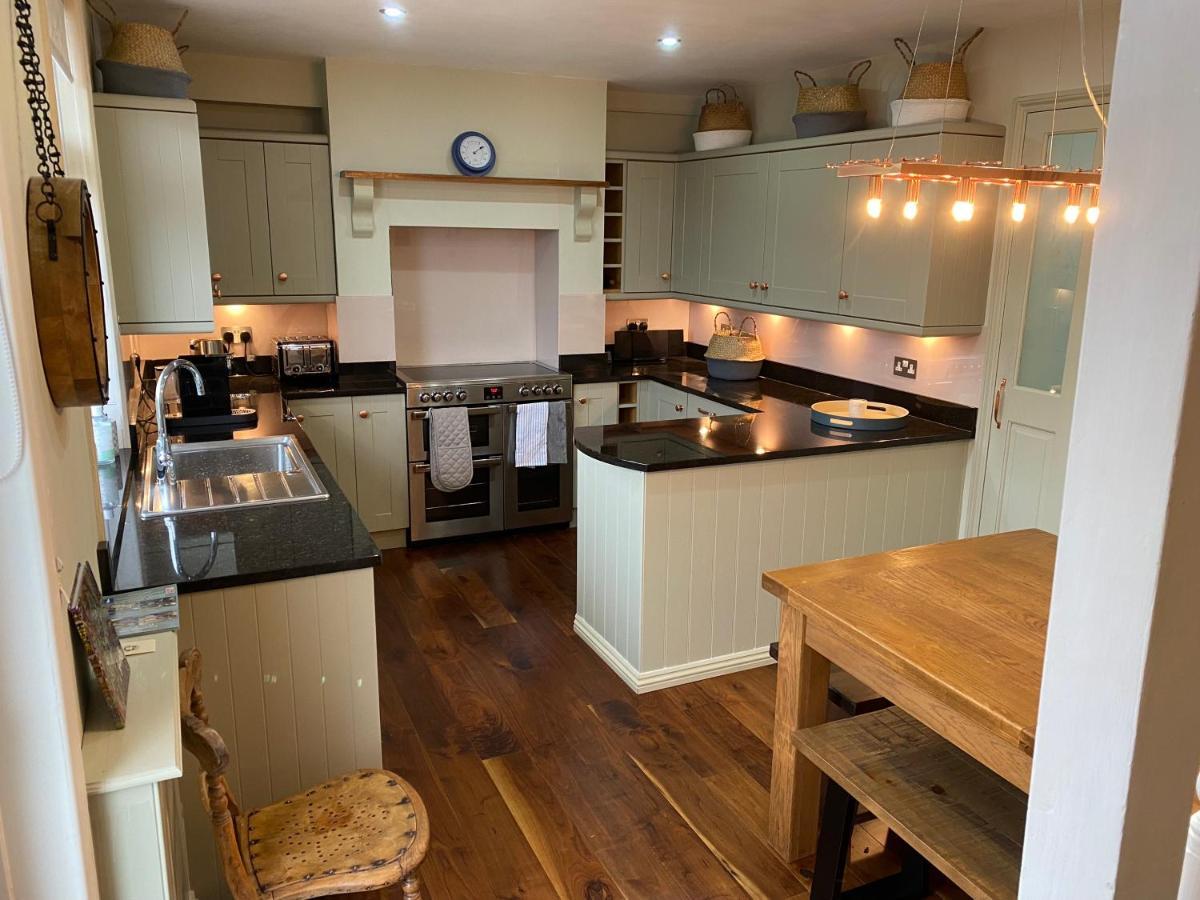 Beautiful 5 Bedroom, Amazing Water & Valley Views Dartmouth Exterior foto