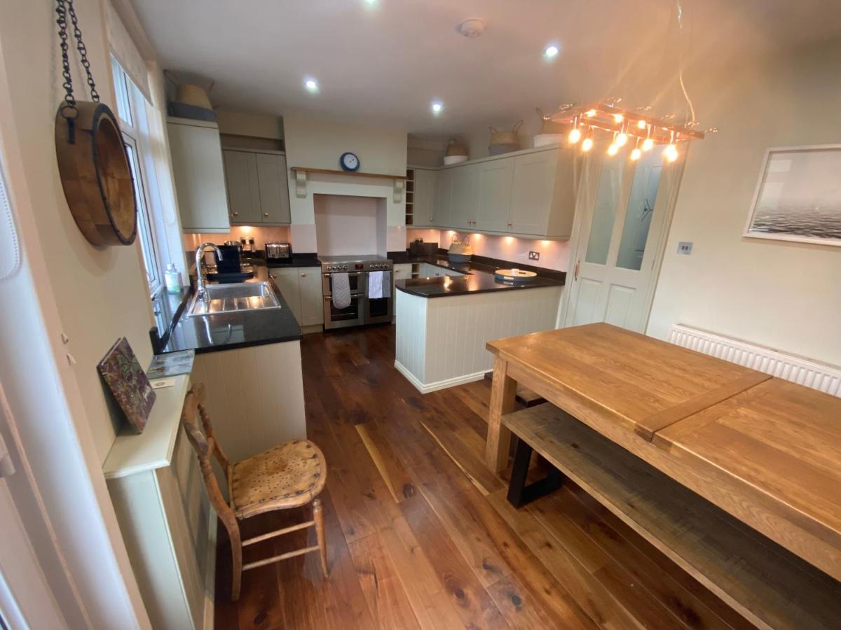 Beautiful 5 Bedroom, Amazing Water & Valley Views Dartmouth Exterior foto